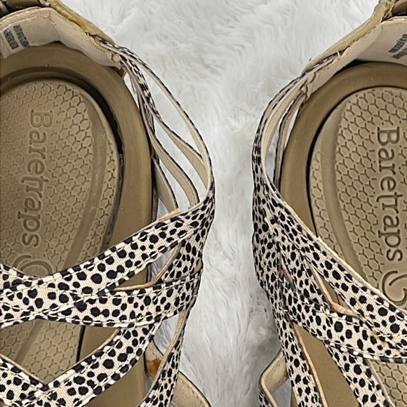 BareTraps Women's Strappy Tan Sandals WOMENS SIZE 10M ZIPPER BACK - Picture 3 of 8